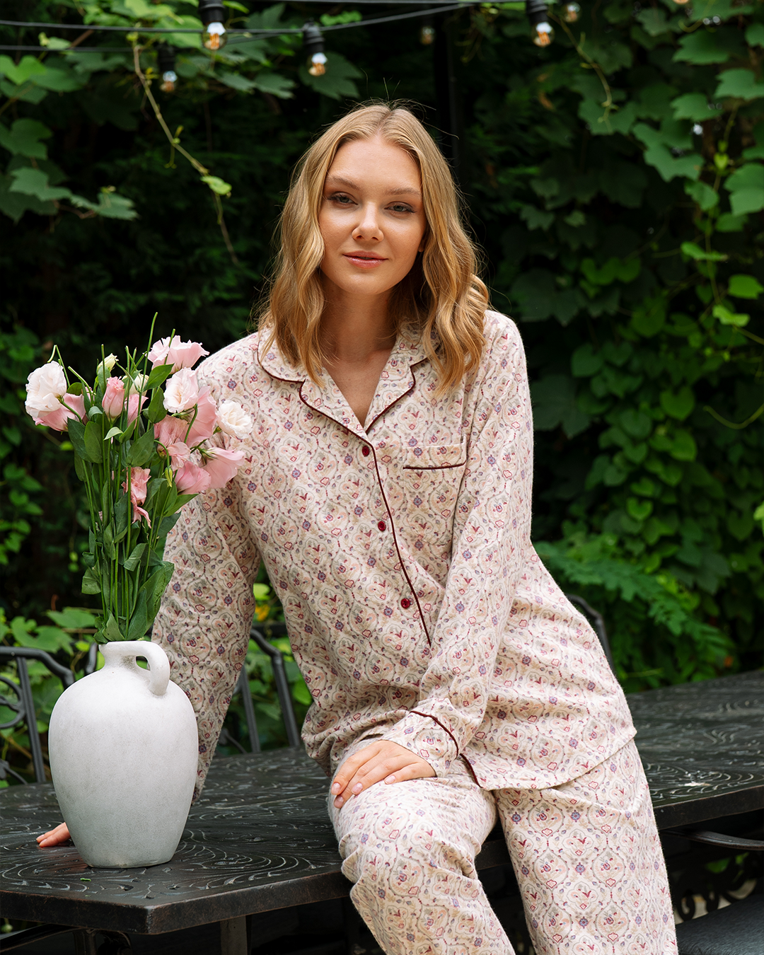 بيجاما كلاسيك بزراير فن أندلسي