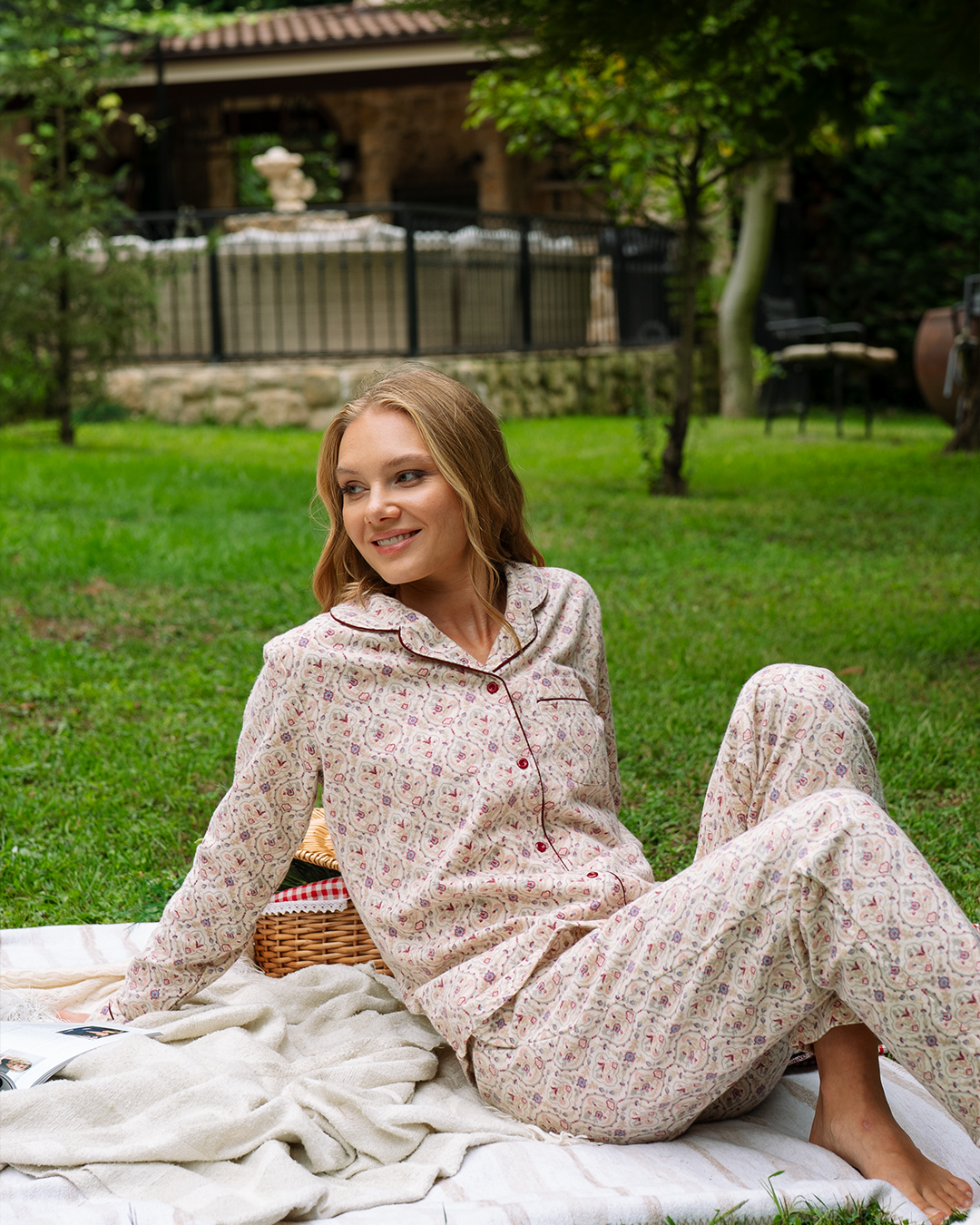 بيجاما كلاسيك بزراير فن أندلسي