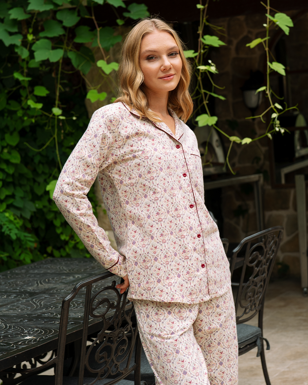 بيجاما كلاسيك بزراير فن أندلسي