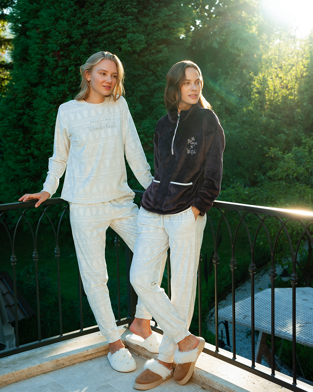 بيجاما قطيفه ارض الاحلام