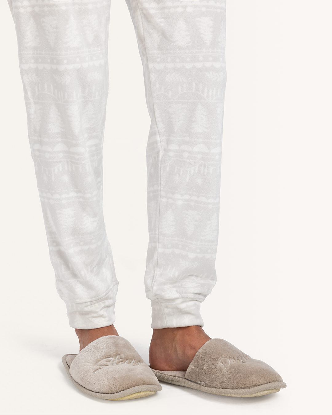 بيجاما قطيفه ارض الاحلام