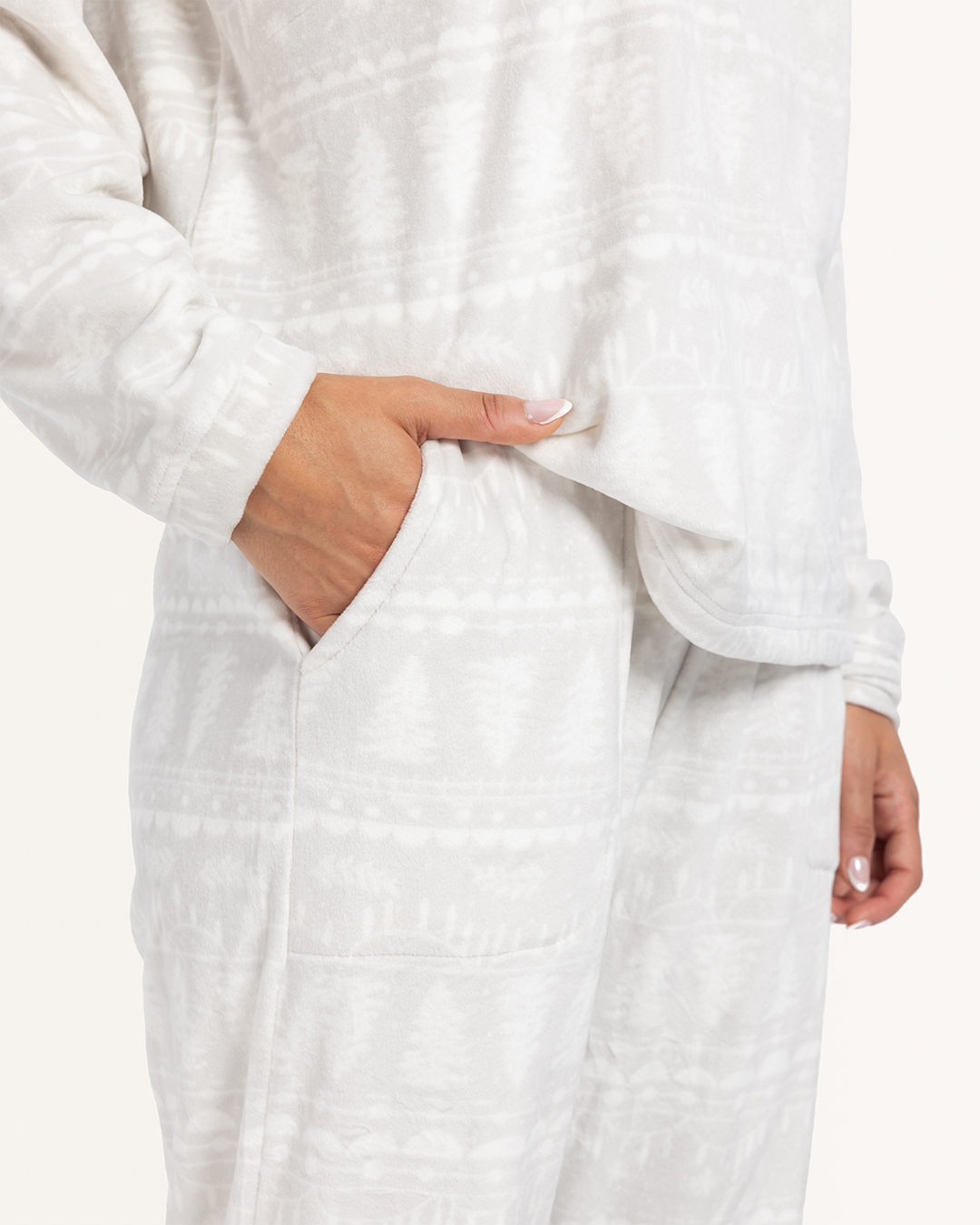 بيجاما قطيفه ارض الاحلام