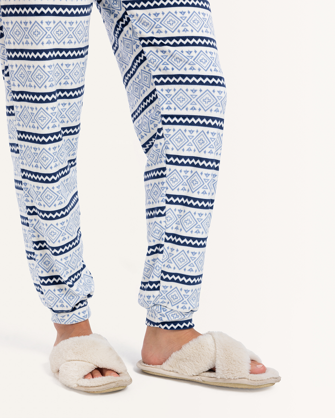 بيجاما قطيفه اجواء شتويه