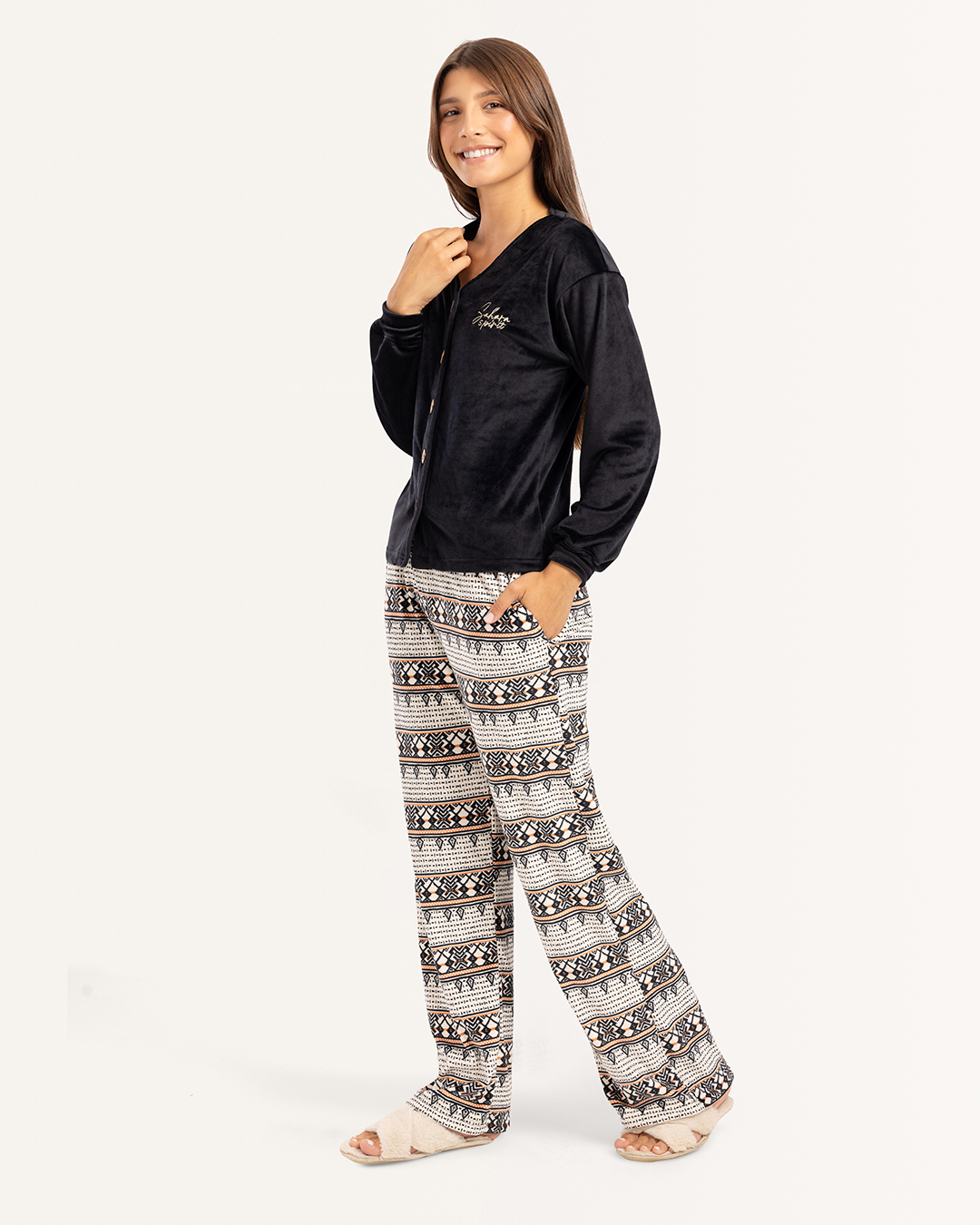 بيجاما بزراير و بنطلون مطبوع