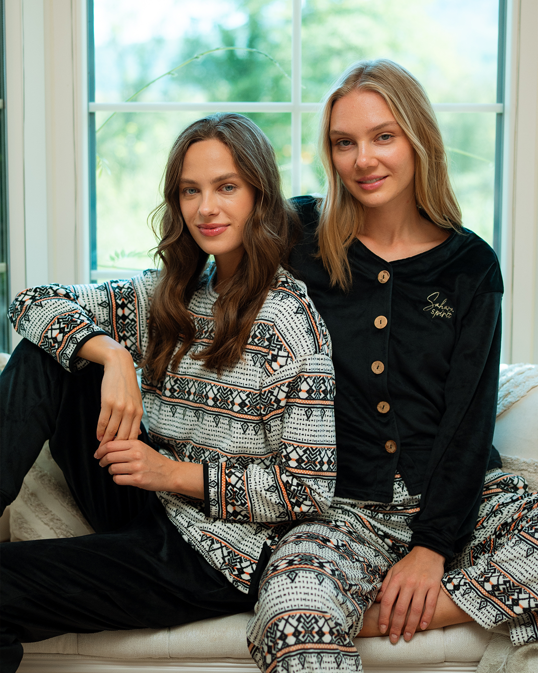 بيجاما كُم طويل طباعه اندلسيه