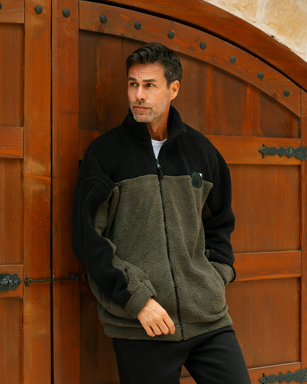 بيجاما بنطلون ميلتون و توب بكم طويل و قصه عند الصدر