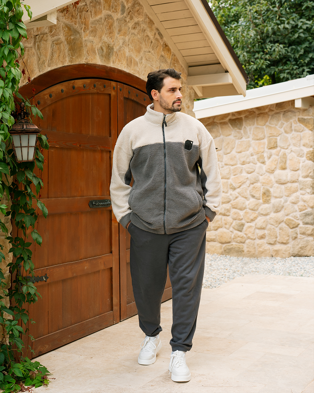 بيجاما بنطلون ميلتون و توب بكم طويل و قصه عند الصدر