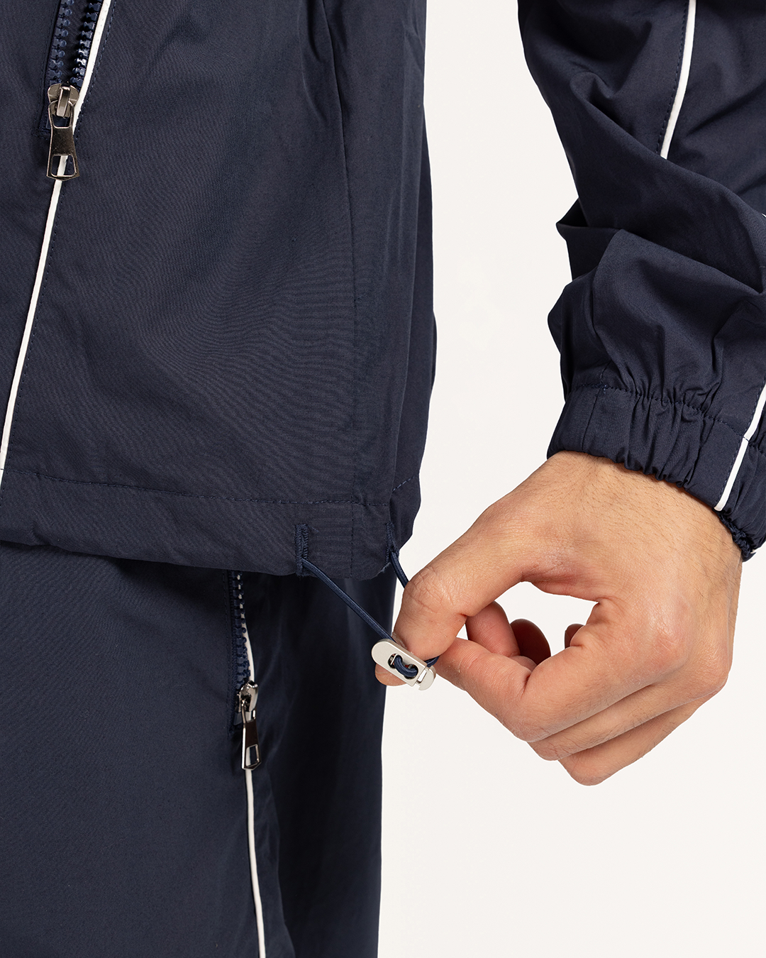 طقم رياضى مع بنطلون قصه مستقيمه