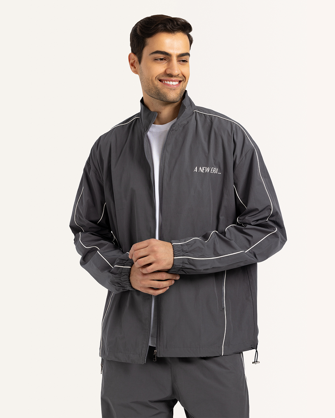 طقم رياضى مع بنطلون قصه مستقيمه