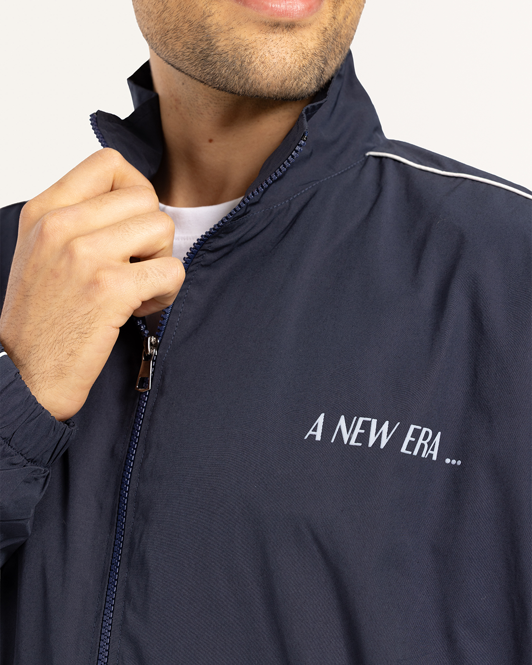 طقم رياضى مع بنطلون قصه مستقيمه