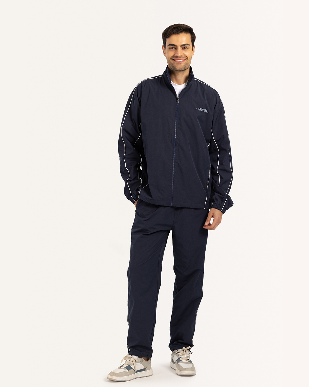 طقم رياضى مع بنطلون قصه مستقيمه