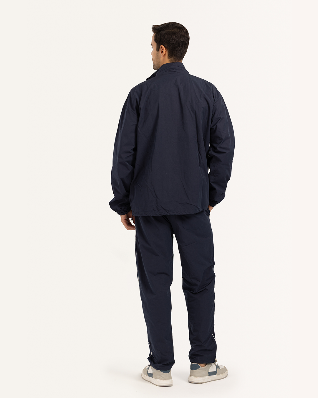 طقم رياضى مع بنطلون قصه مستقيمه