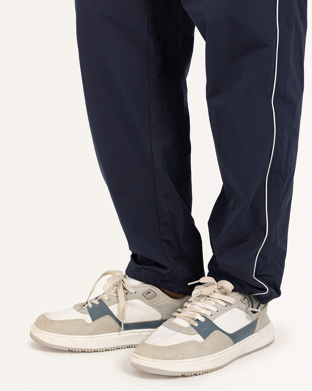 طقم رياضى مع بنطلون قصه مستقيمه