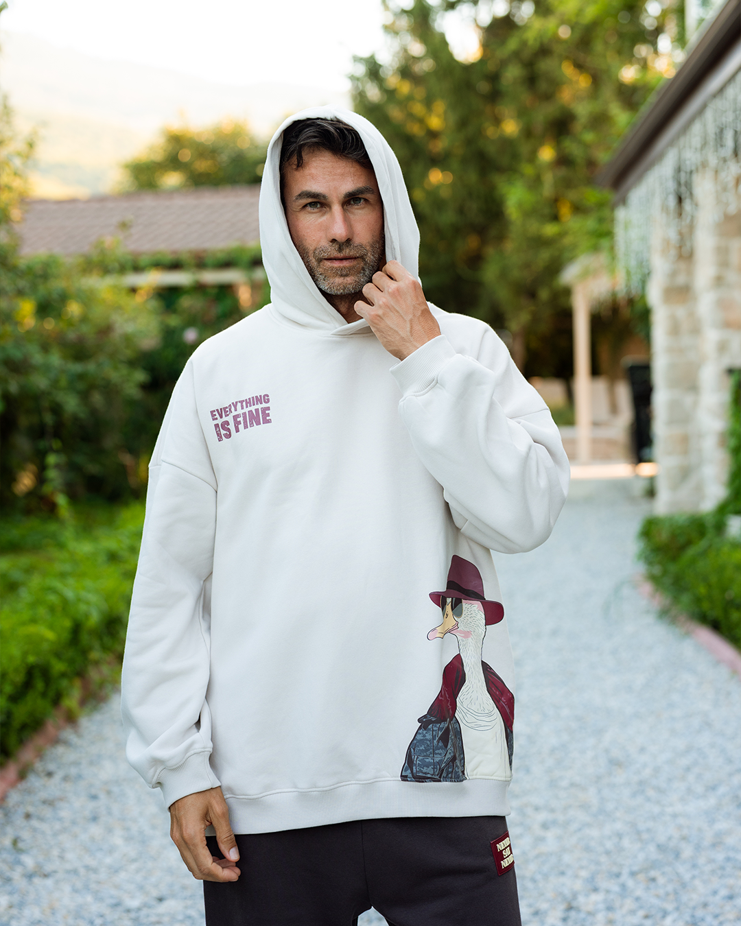 طقم  سويت شيرت بكابيشون و طباعه على الصدر