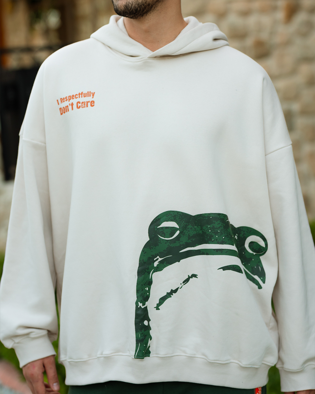 طقم  سويت شيرت بكابيشون و طباعه على الصدر