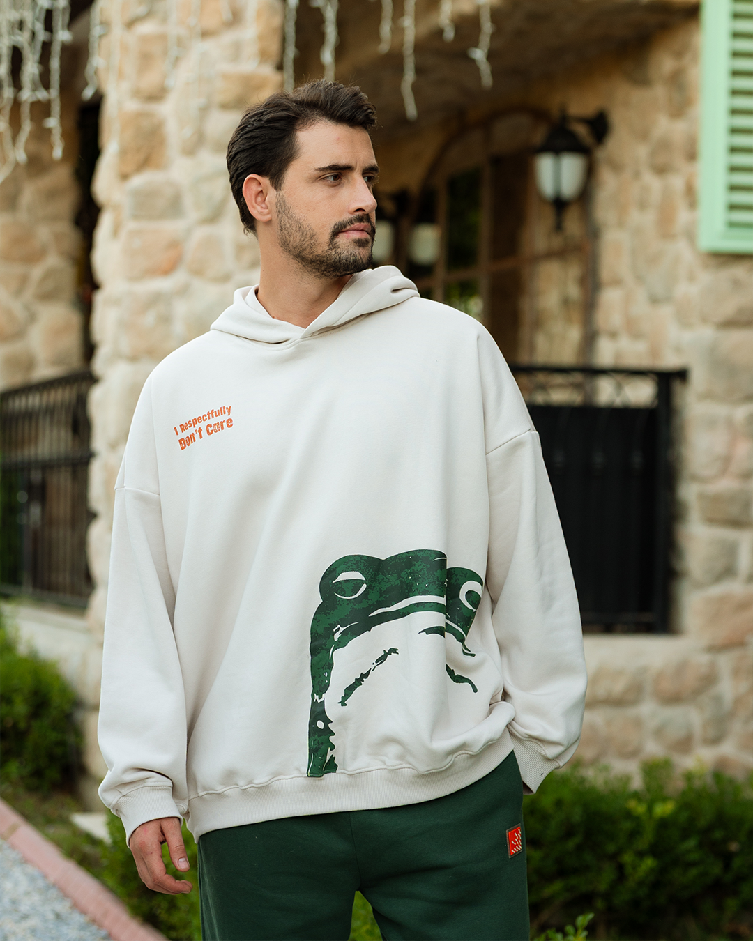 طقم  سويت شيرت بكابيشون و طباعه على الصدر