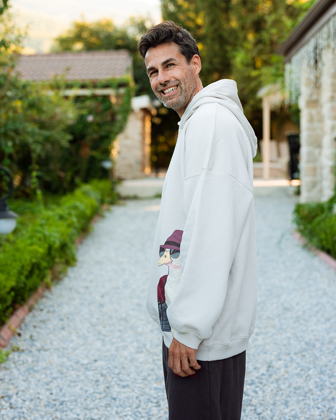 طقم  سويت شيرت بكابيشون و طباعه على الصدر