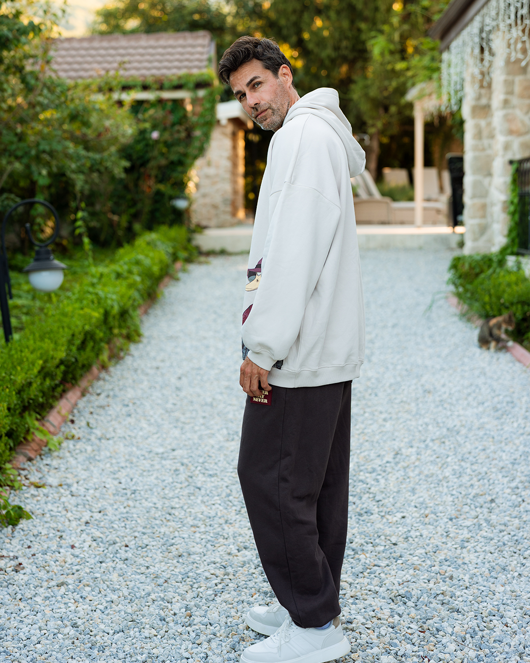 طقم  سويت شيرت بكابيشون و طباعه على الصدر