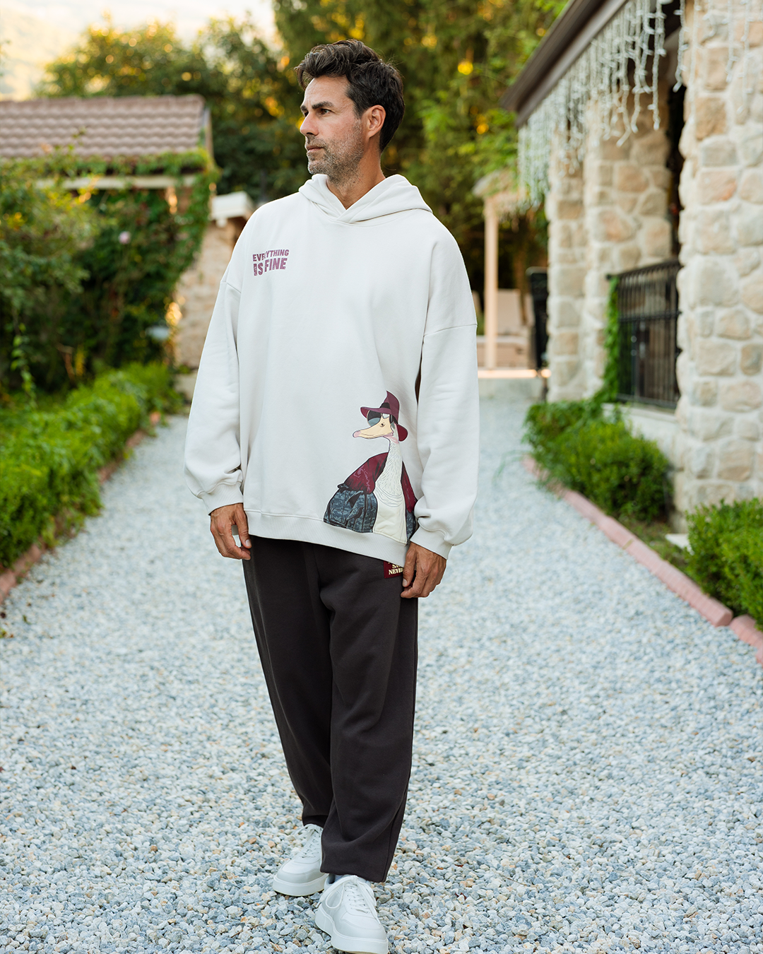 طقم  سويت شيرت بكابيشون و طباعه على الصدر