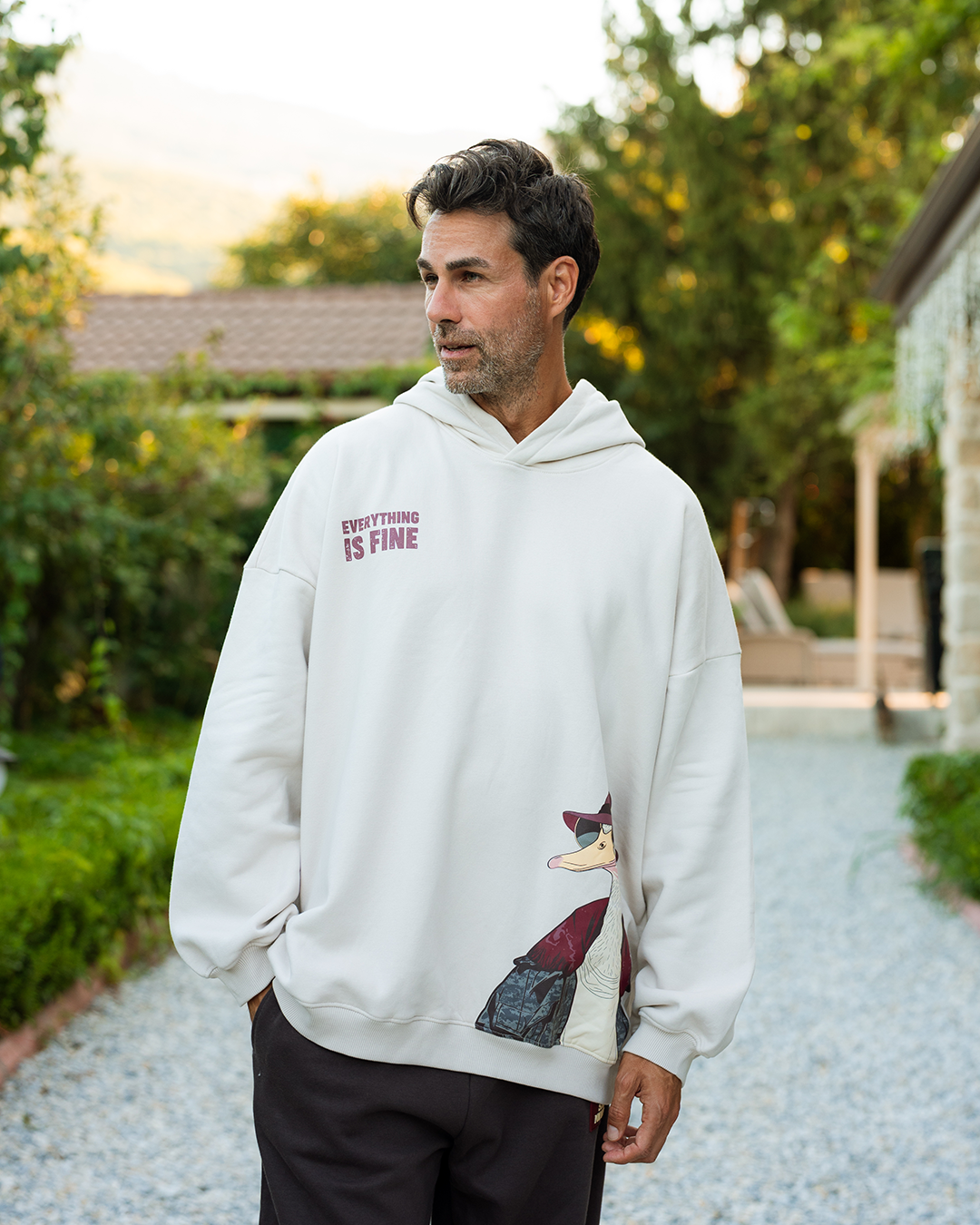 طقم  سويت شيرت بكابيشون و طباعه على الصدر