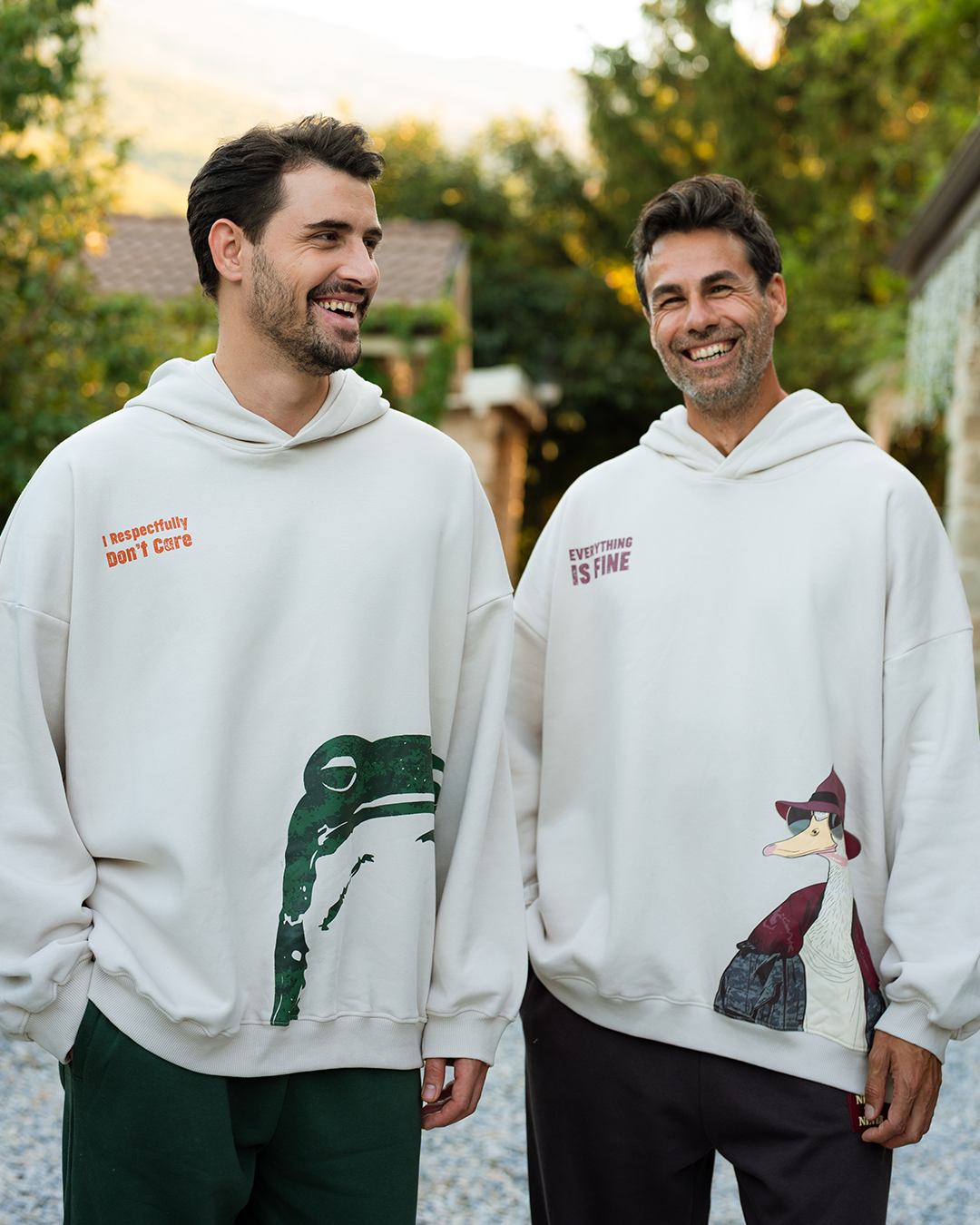 طقم  سويت شيرت بكابيشون و طباعه على الصدر