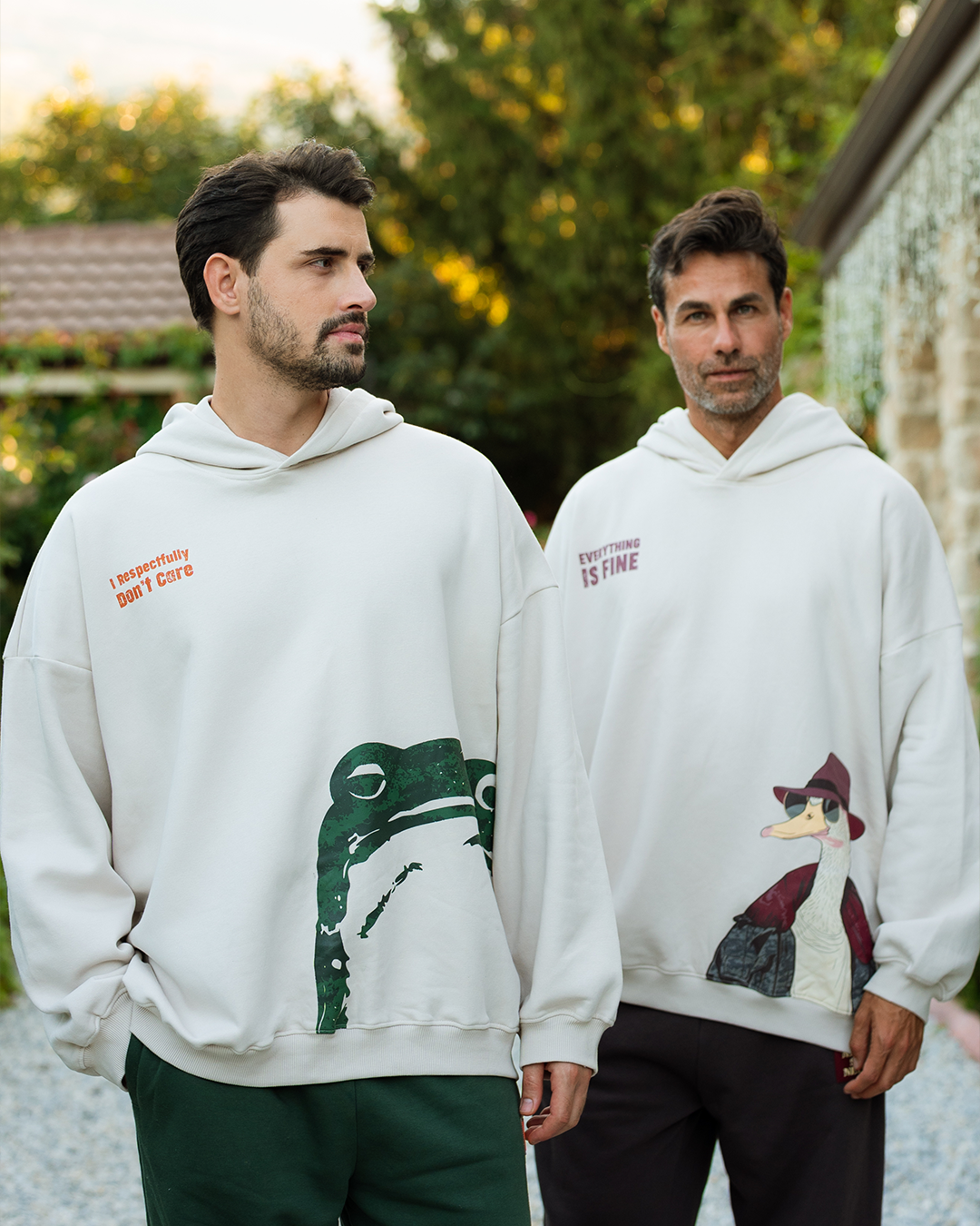 طقم  سويت شيرت بكابيشون و طباعه على الصدر