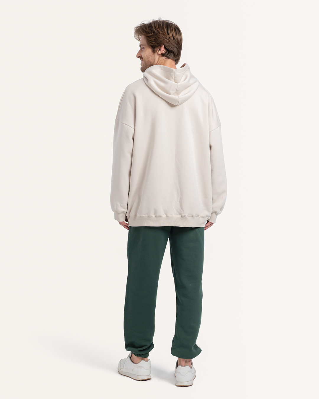 طقم  سويت شيرت بكابيشون و طباعه على الصدر