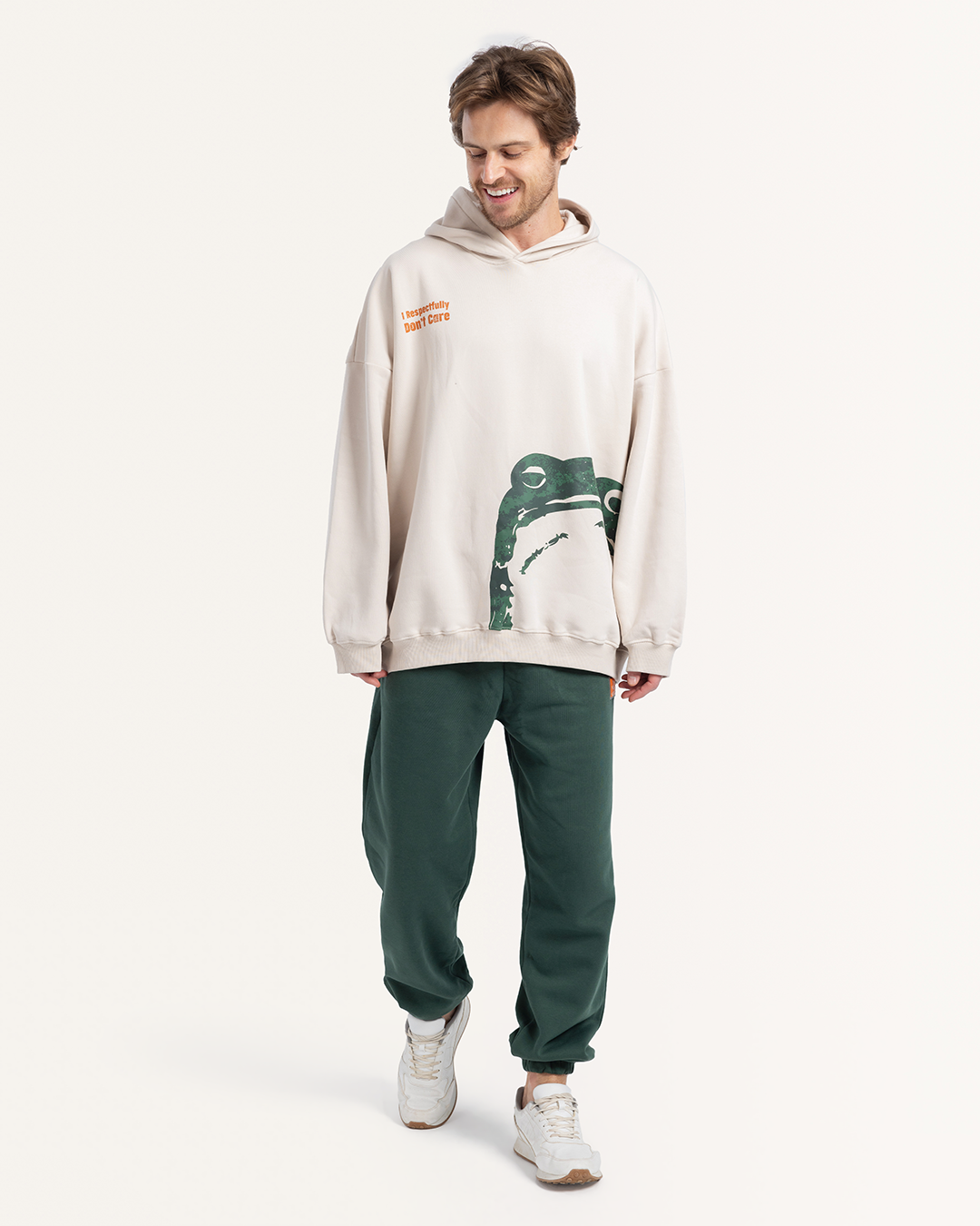 طقم  سويت شيرت بكابيشون و طباعه على الصدر