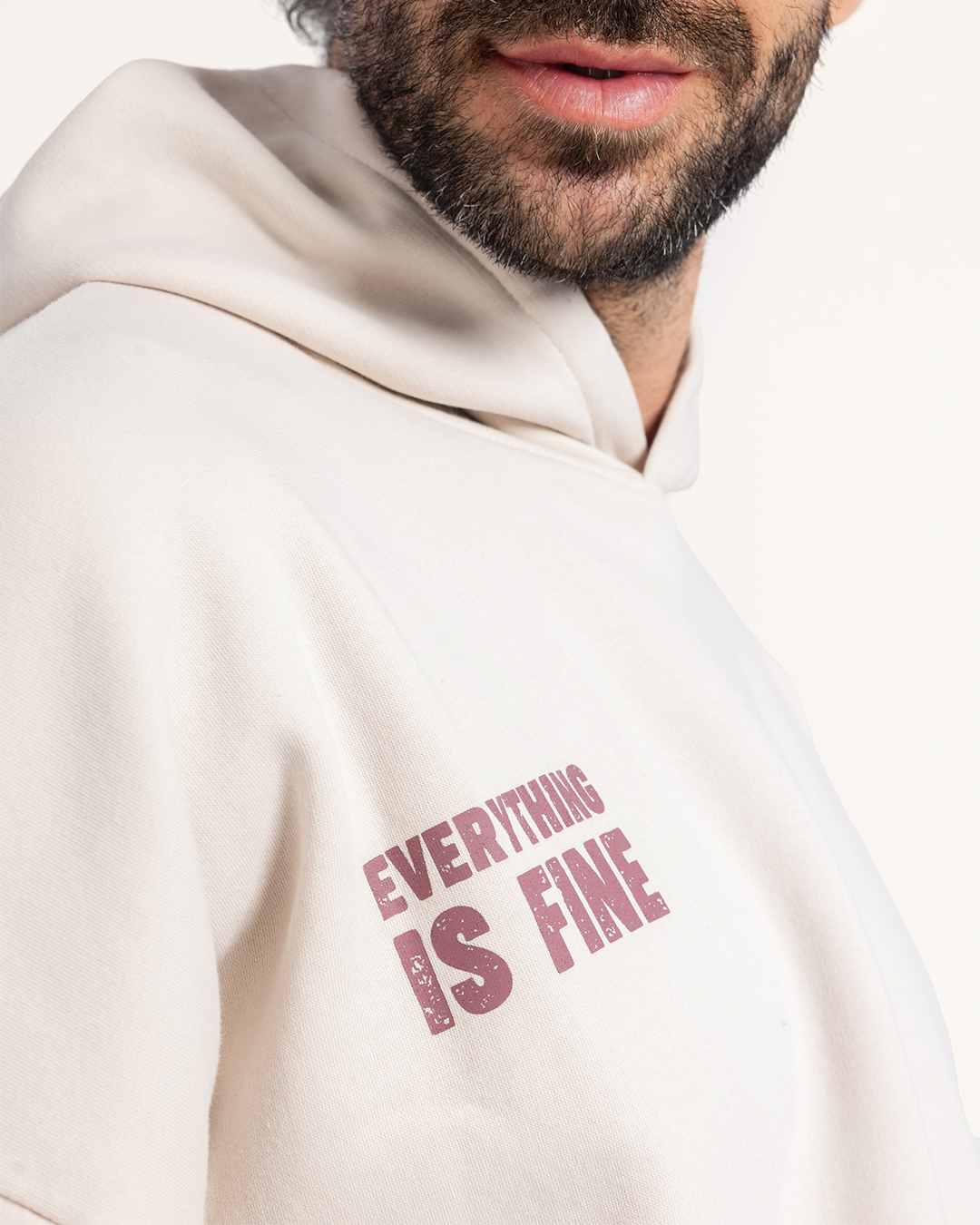 طقم  سويت شيرت بكابيشون و طباعه على الصدر