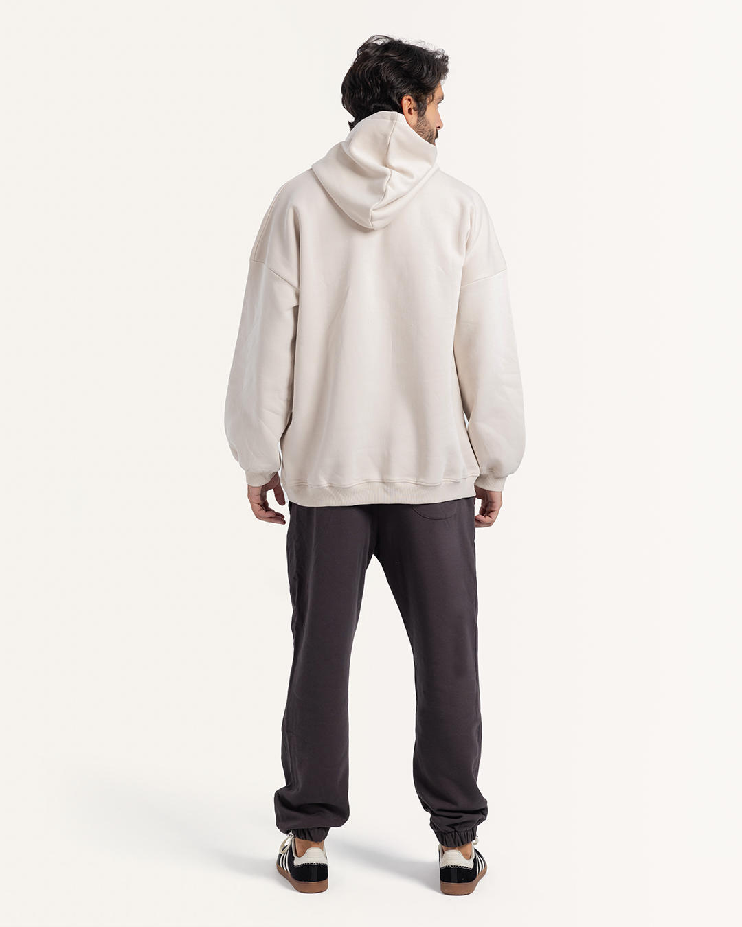 طقم  سويت شيرت بكابيشون و طباعه على الصدر