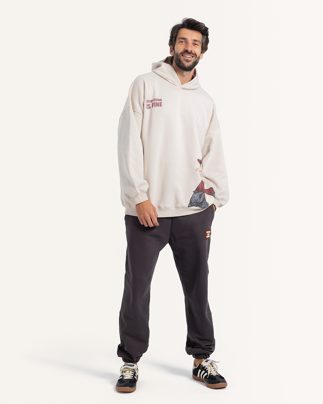 طقم  سويت شيرت بكابيشون و طباعه على الصدر