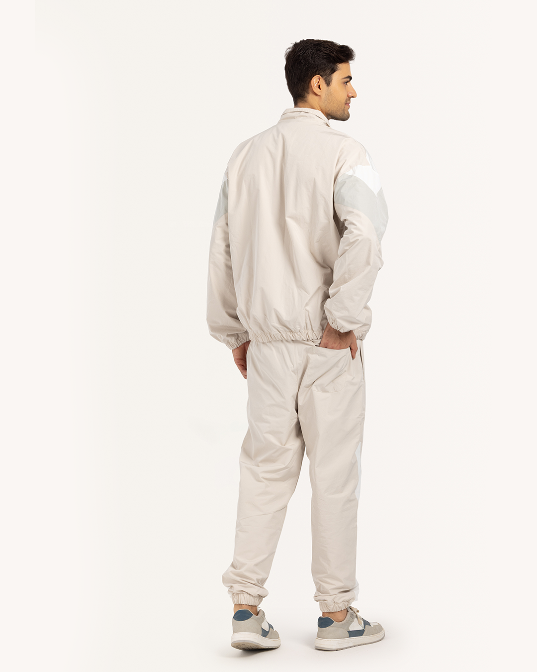 طقم رياضى مع جاكيت قصات