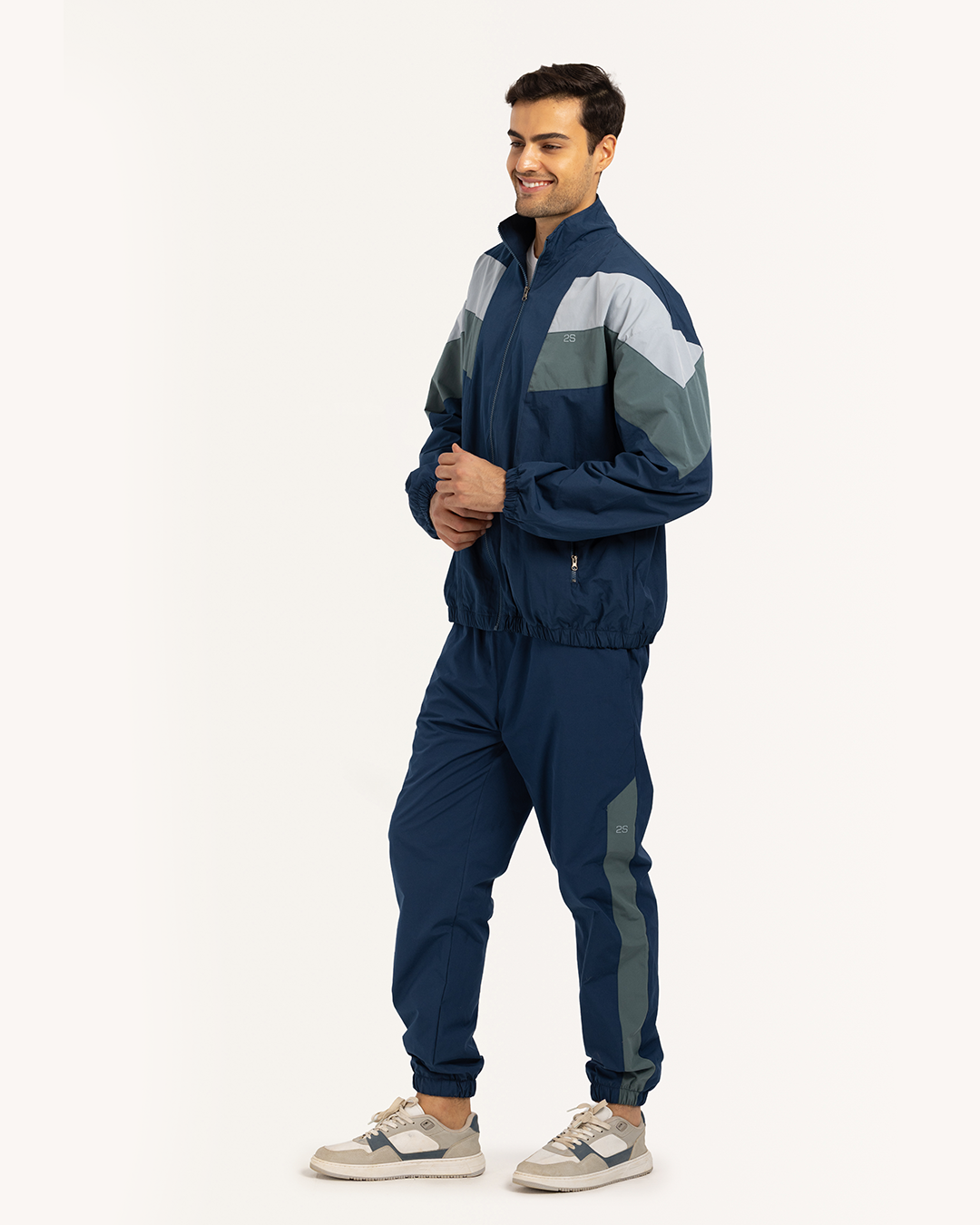 طقم رياضى مع جاكيت قصات