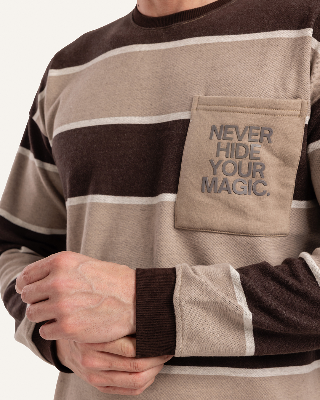 بيجاما توب مقلم و بنطلون بقصه مستقيمه