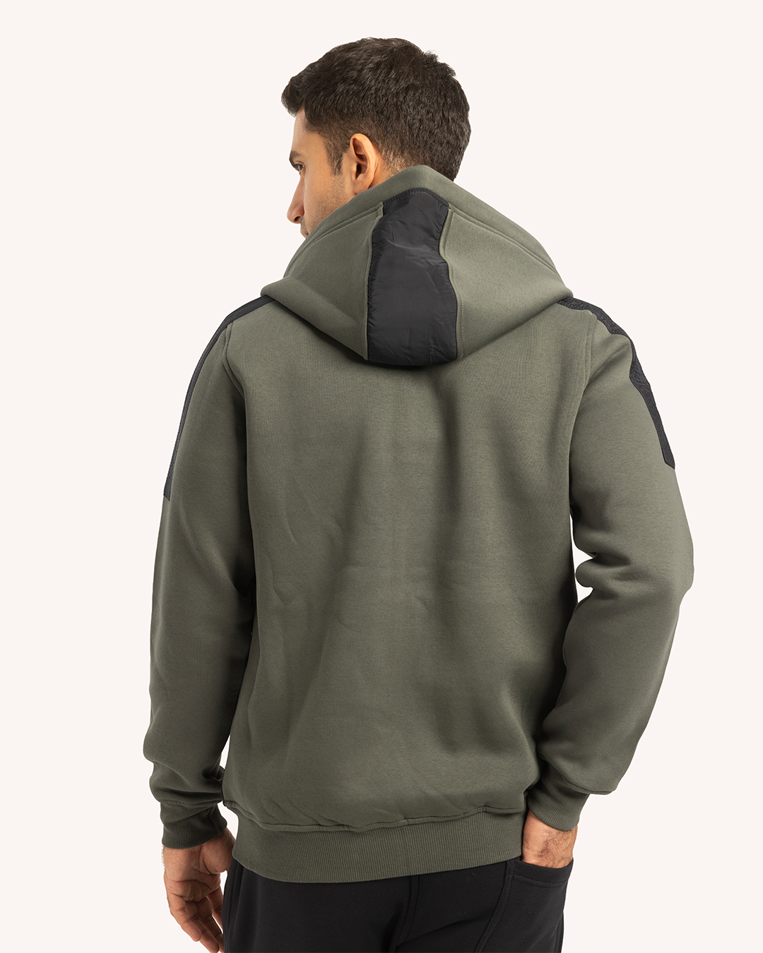 ترينج رجالى ياقة سوستة