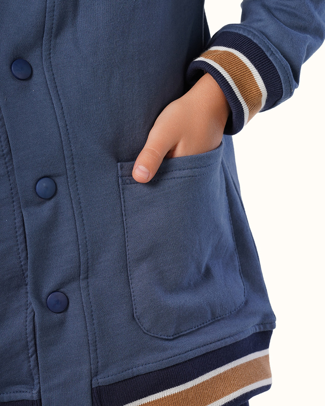 طقم ولادى بكباسين طراز عصرى