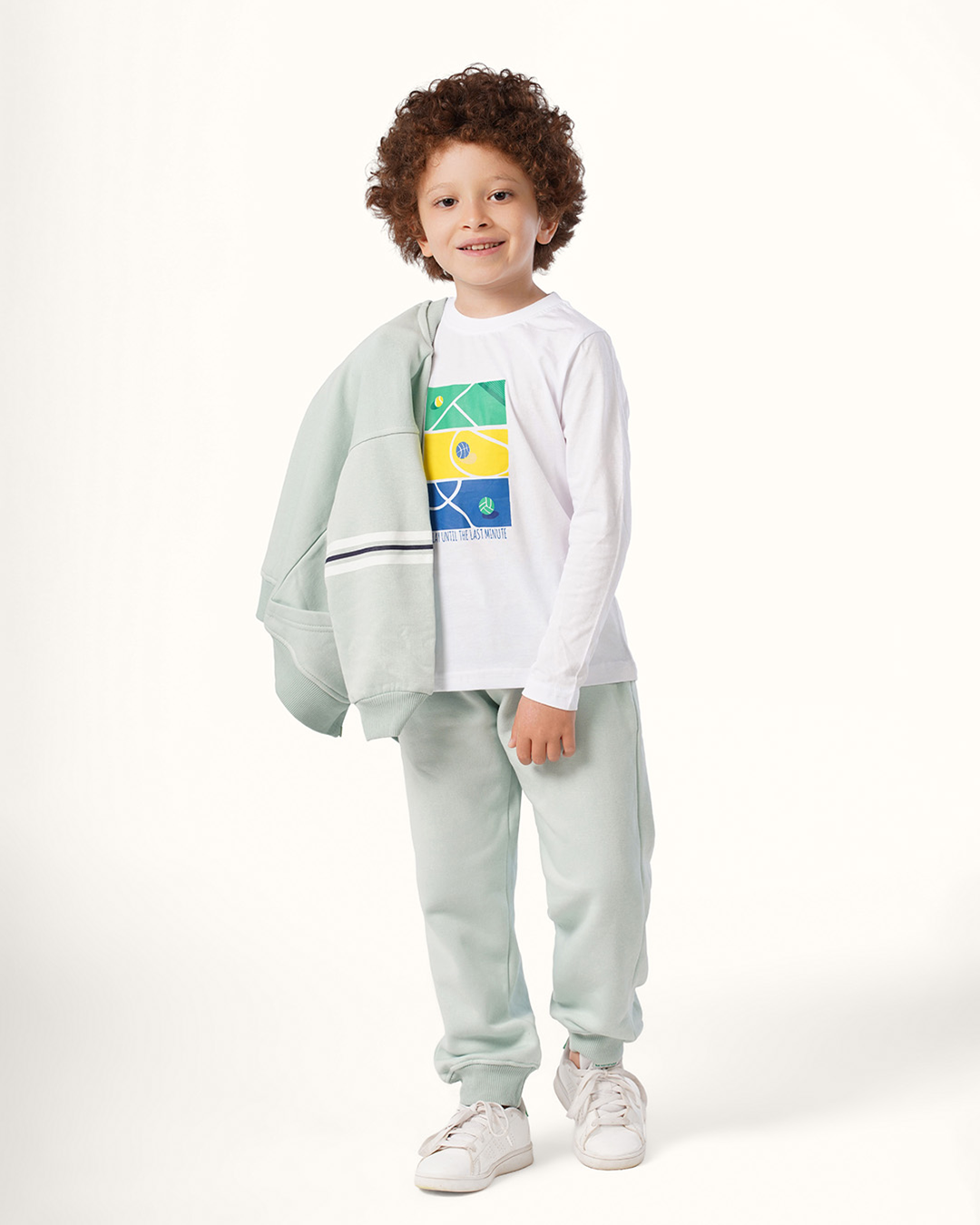 طقم  رياضى ملاعب الكرة