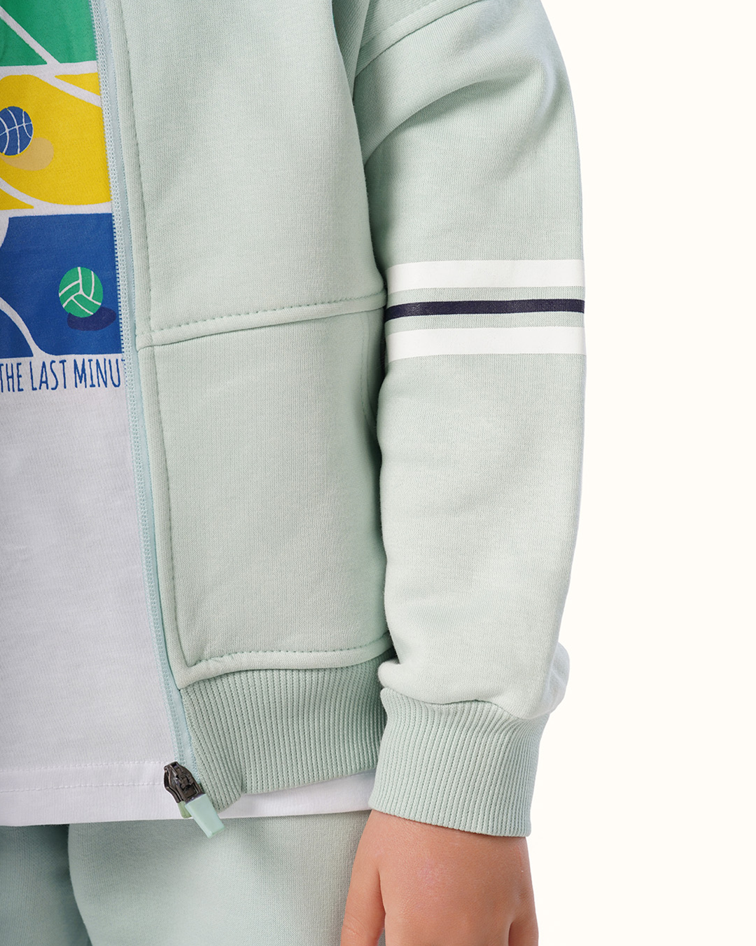 طقم  رياضى ملاعب الكرة