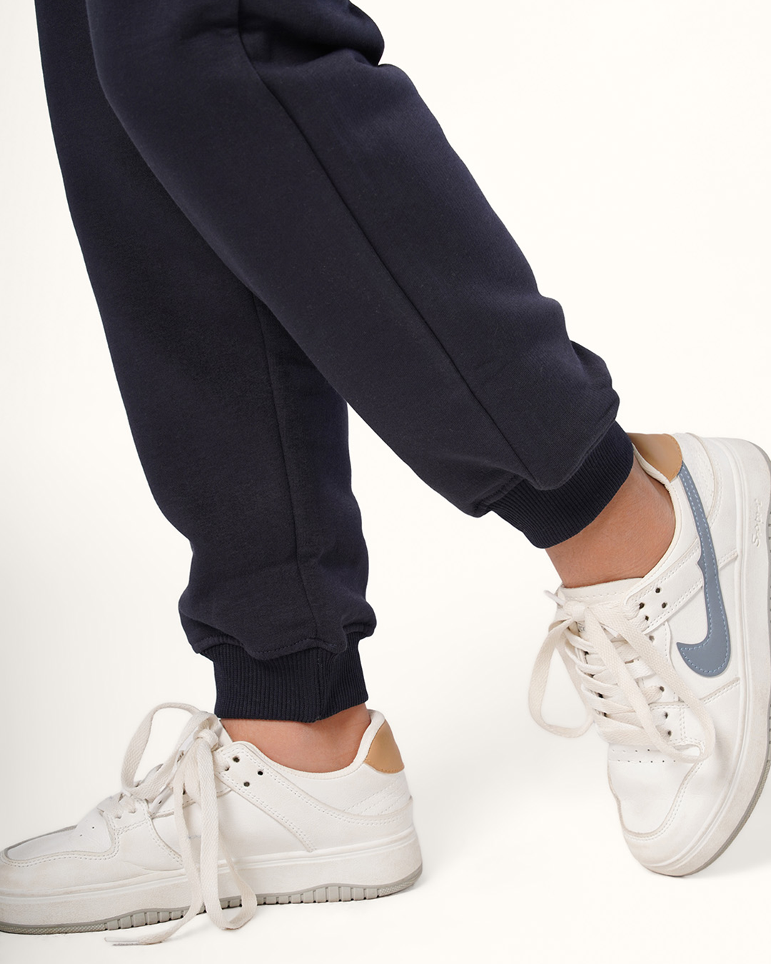 طقم  رياضى ملاعب الكرة