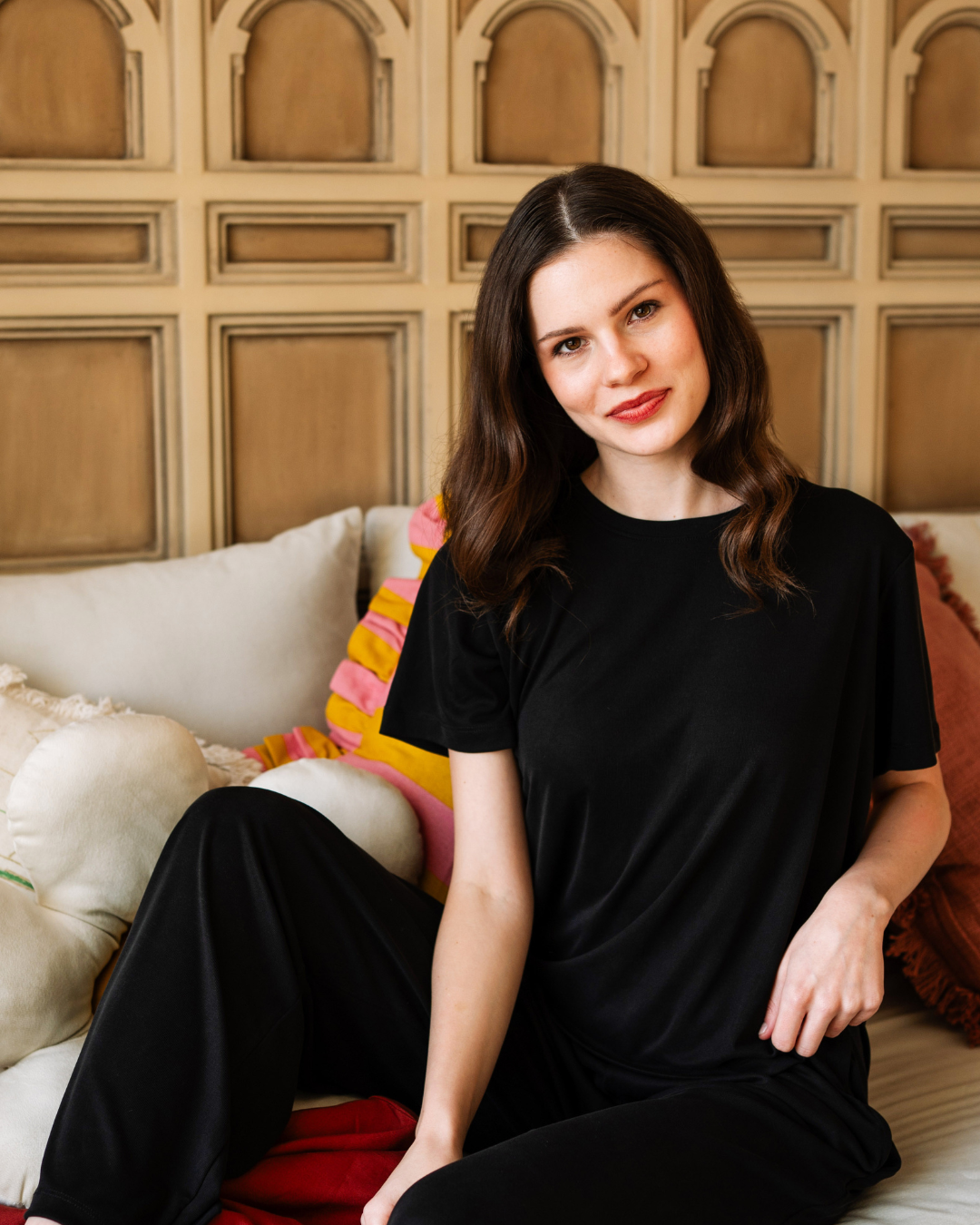 بيجامة حريمي مضلعة ناعمة بألوان ترابية