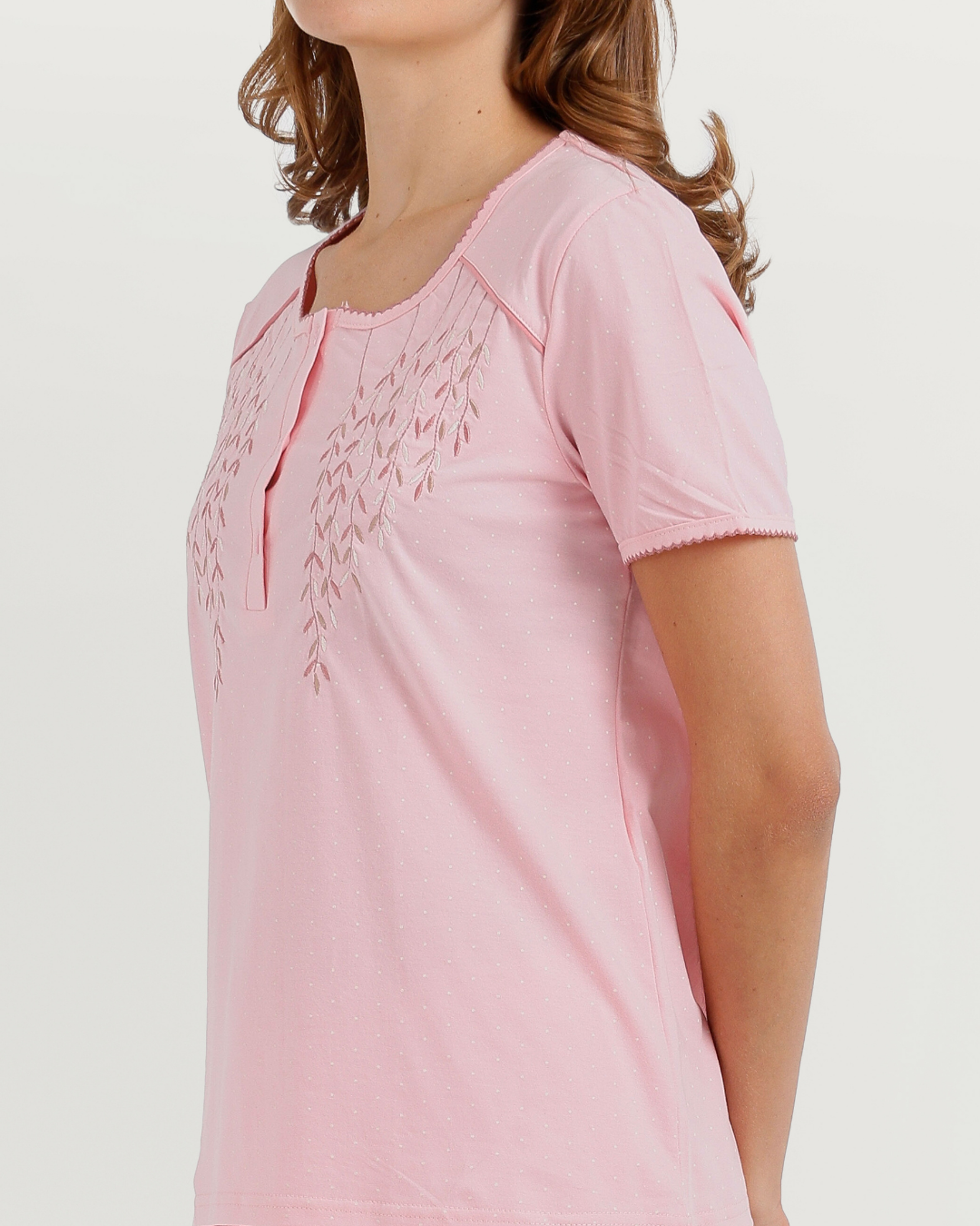 Women's pajamas with short legs and wide pants