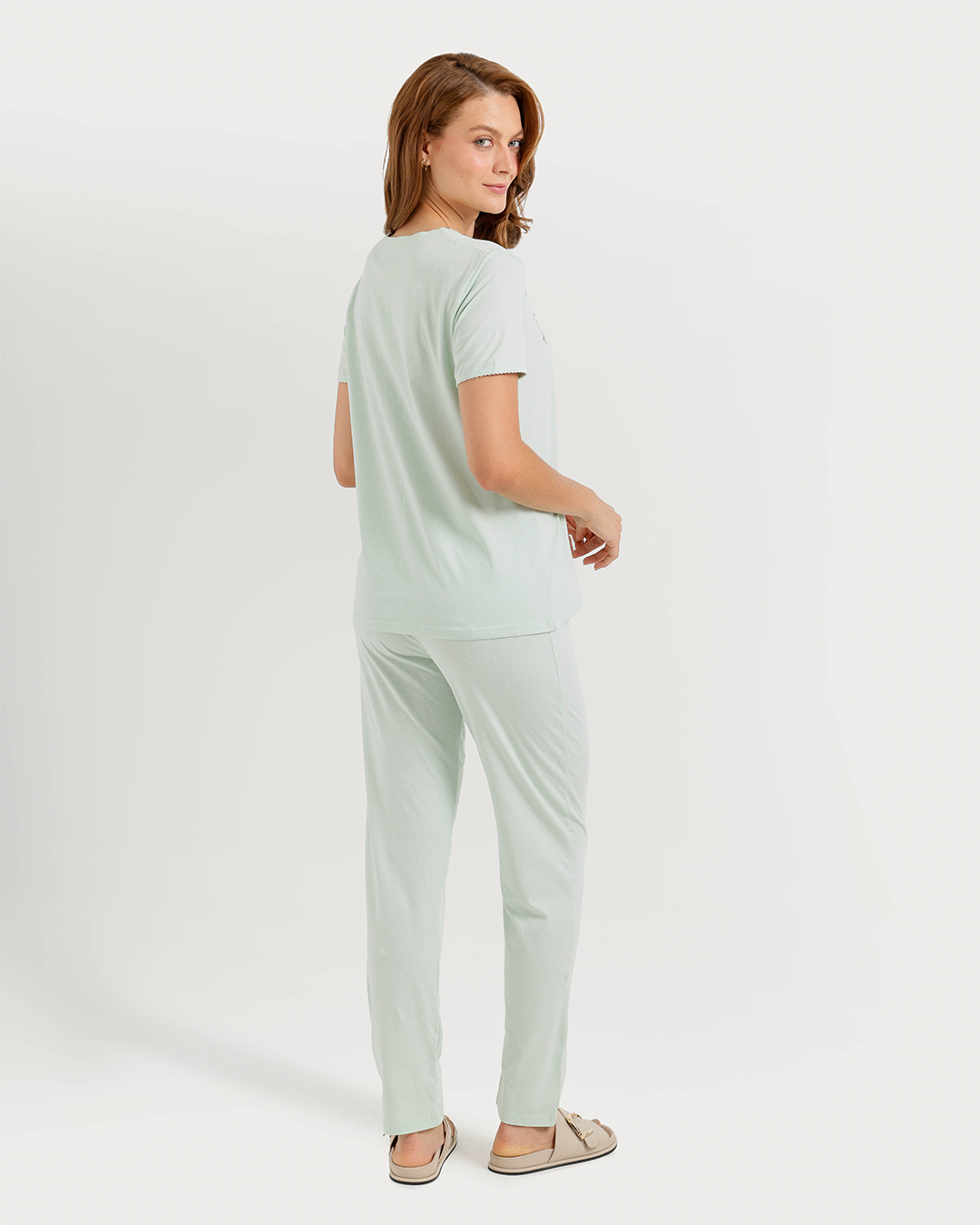 Women's pajamas with short legs and wide pants
