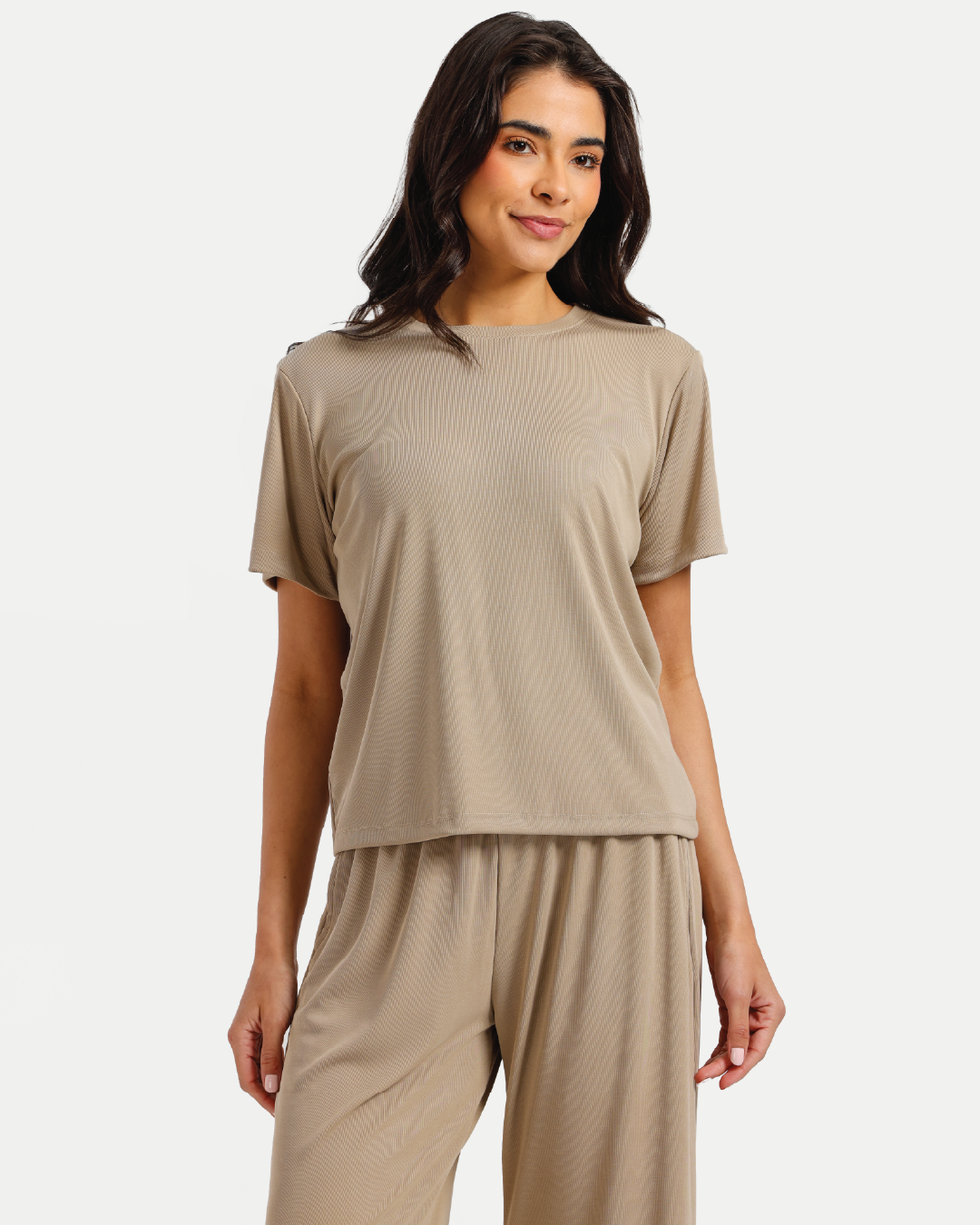 بيجامة حريمي مضلعة ناعمة بألوان ترابية