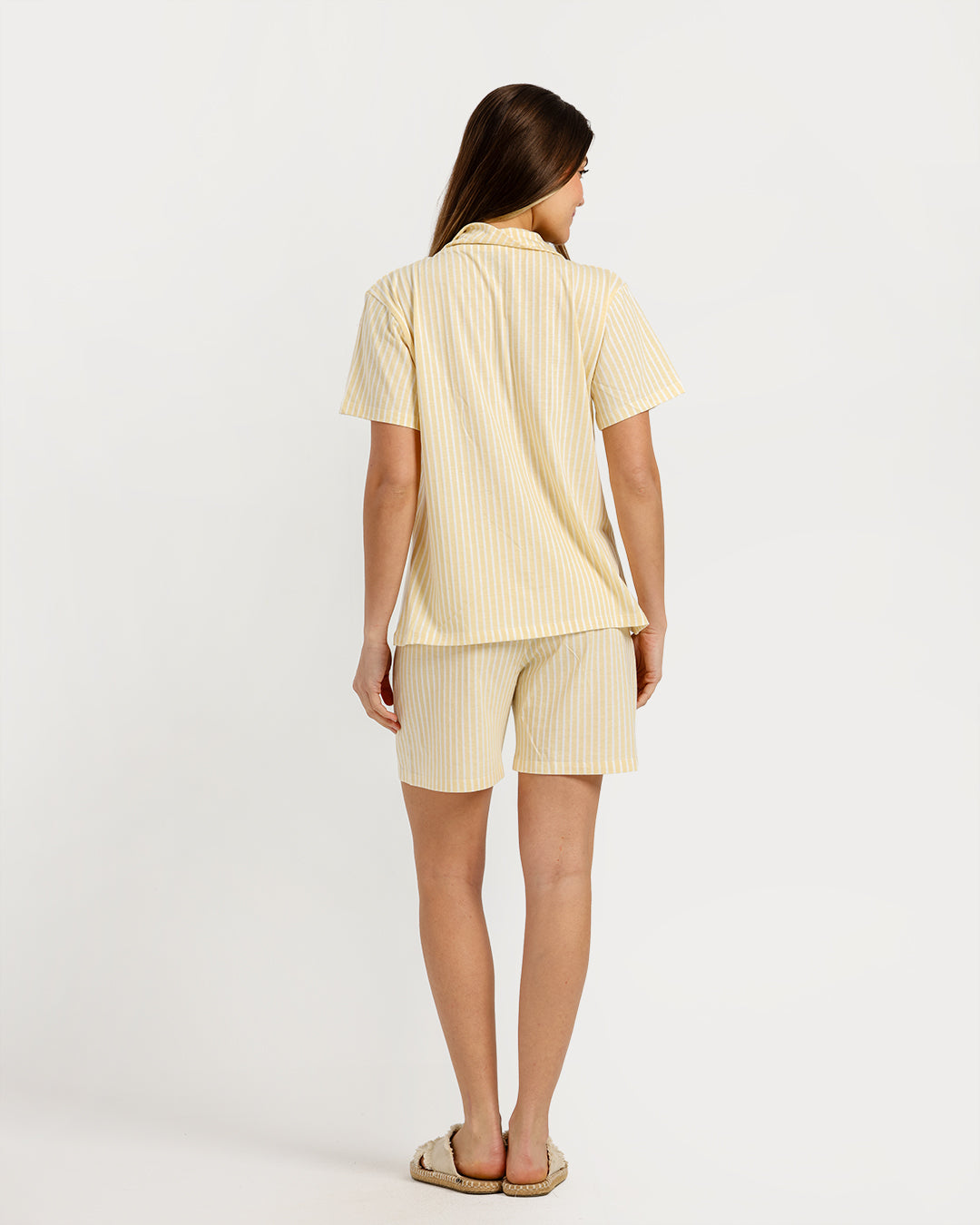 بيجامة حريمي نص كم مع شورت