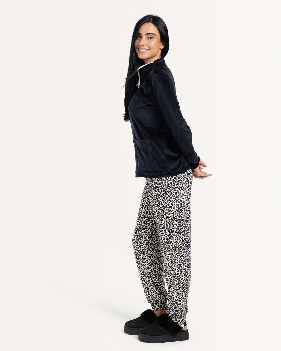 بيجاما قطيفه بسوستة