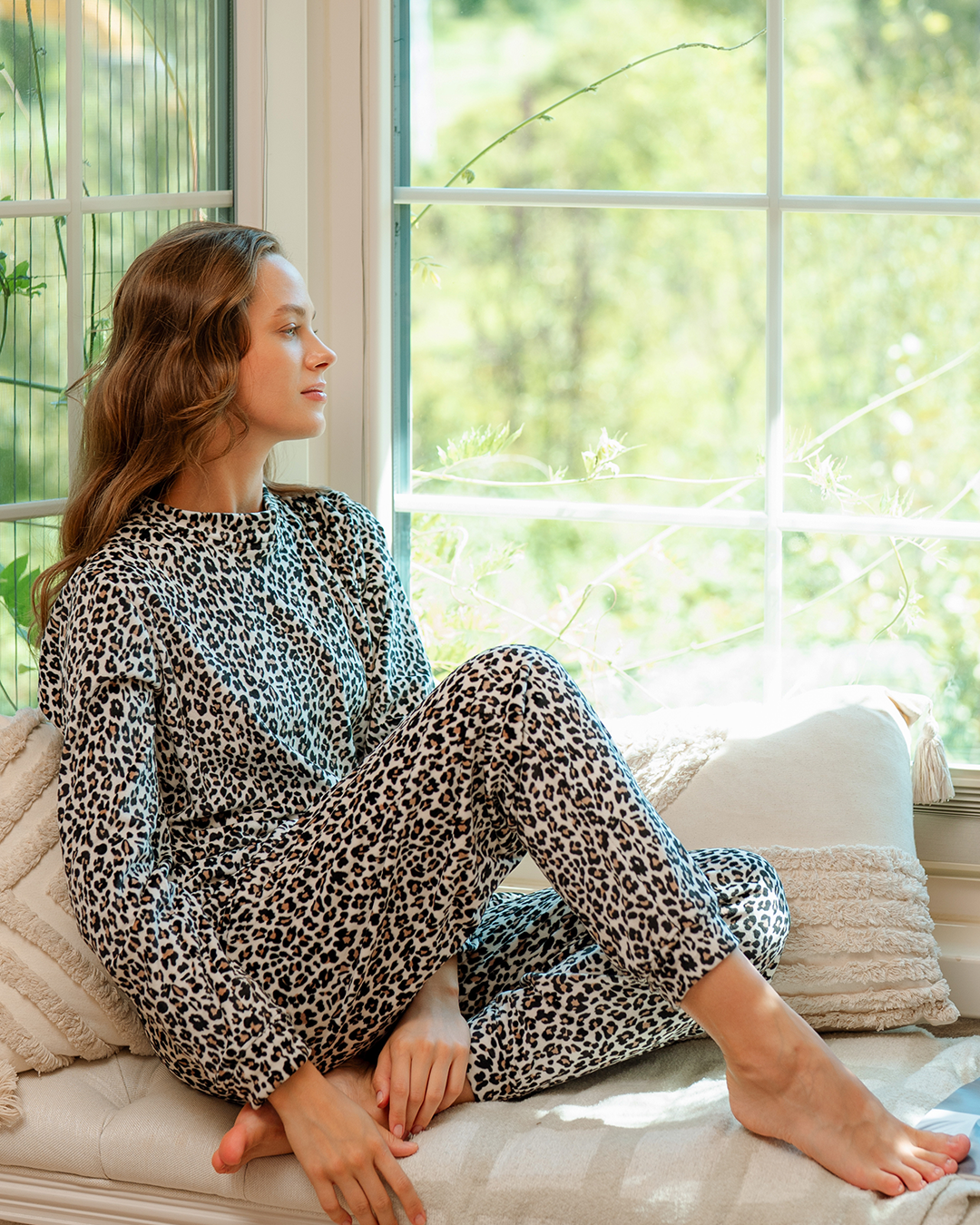 بيجاما قطيفه كُم طويل و بنطلون