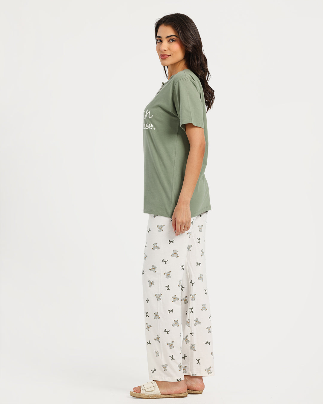 بيجامة حريمي نص كم مع بنطلون