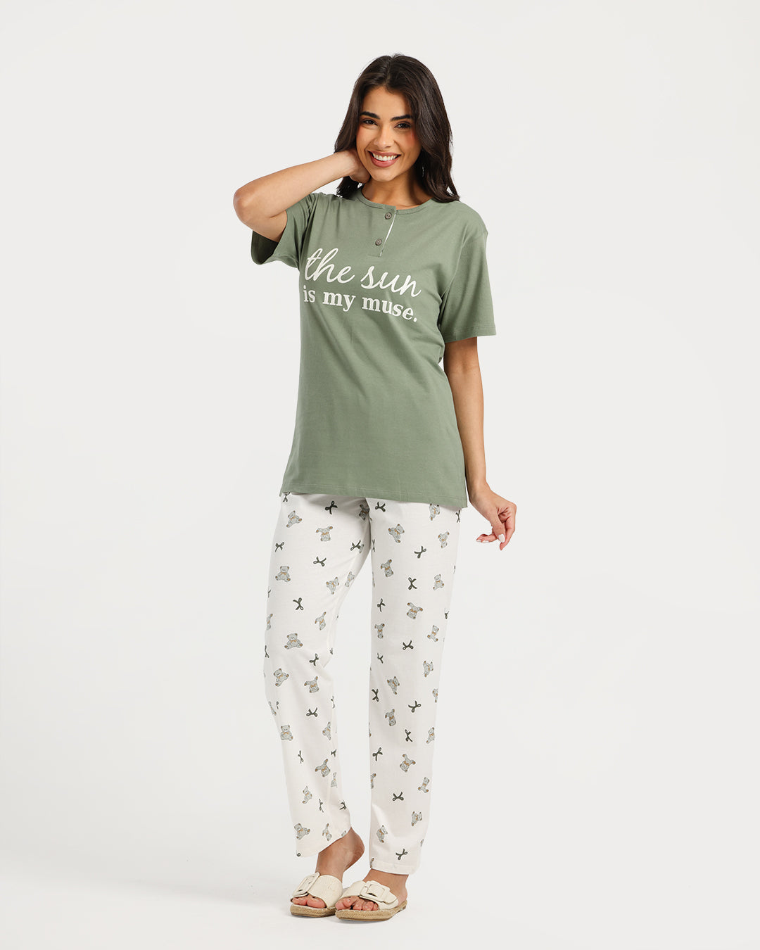 بيجامة حريمي نص كم مع بنطلون