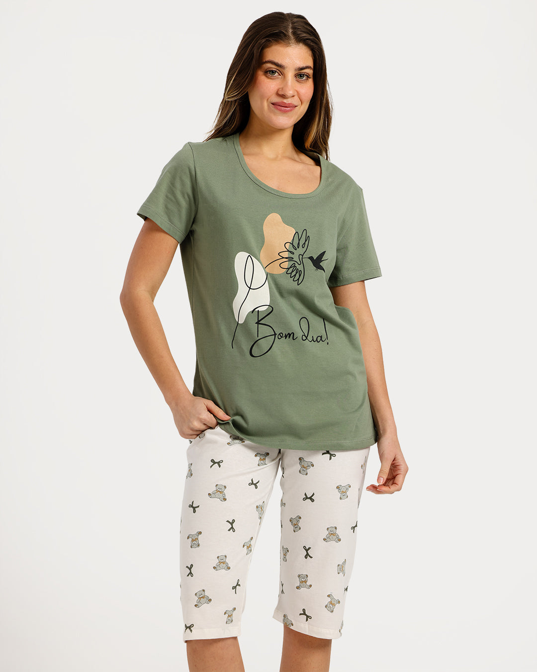 بيجامة حريمي نص كم مع بنطلون كابري