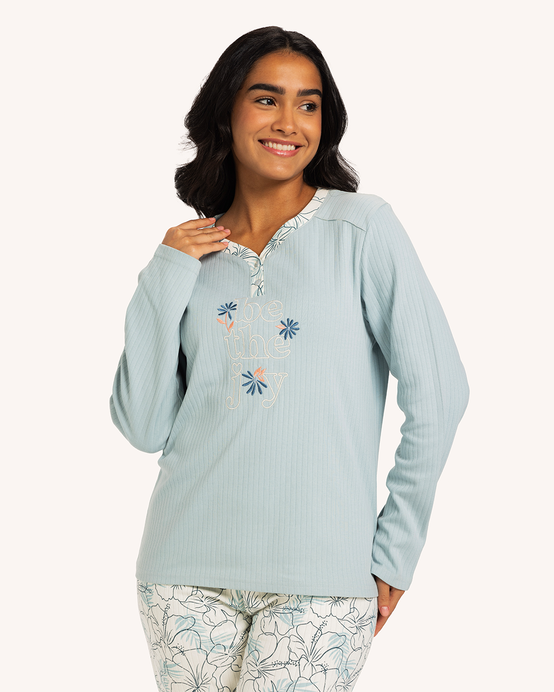 بيجاما حريمى كم بنطلون ورد كبير